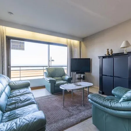 For 4 Guests, By The Sea Apartment